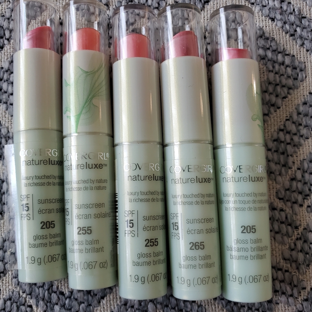 NWT 5 covergirl Natureluxe